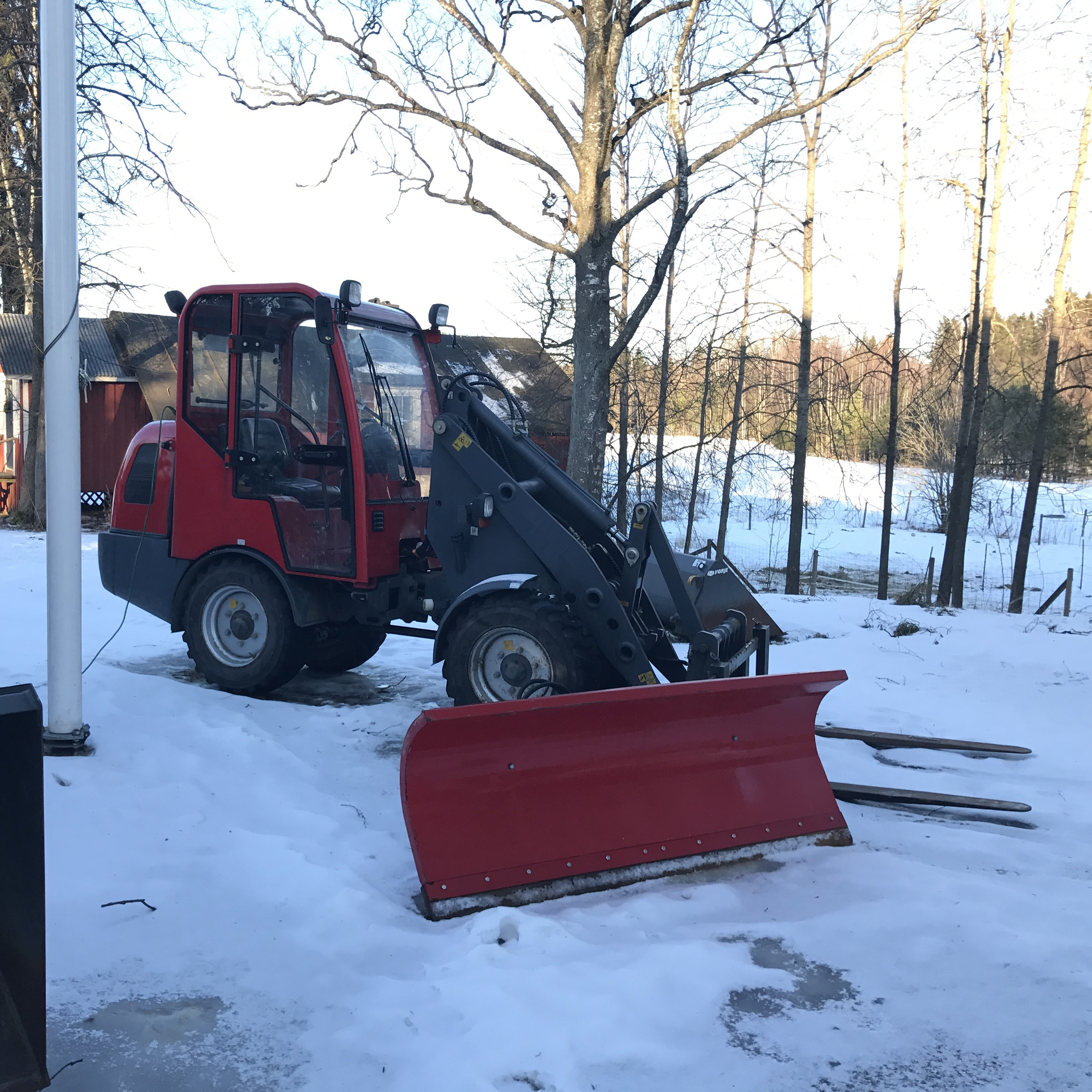 Cargadora de ruedas de conexión rápida con soplador de nieve en lodo